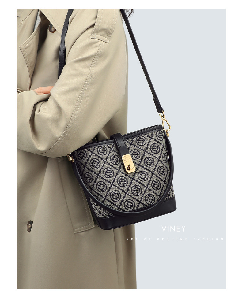 Túi tote nữ cỡ lớn họa tiết monogram, đeo vai và đeo chéo đi làm — màu xanh, Màu xanh (phiên bản công khai), màu đen, Màu đen (phiên bản công khai) chi tiết 4