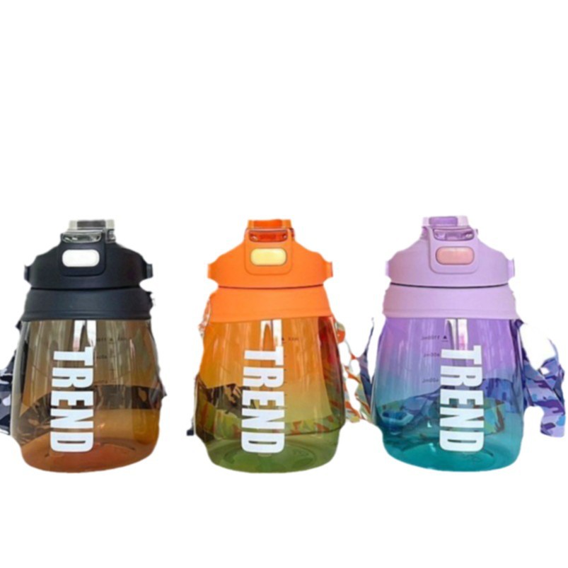 Venta al por mayor de alta calidad taza de paja para niños taza de vientre grande correa de crossbody portátil celebridad de internet nueva tetera linda taza de bebida doble