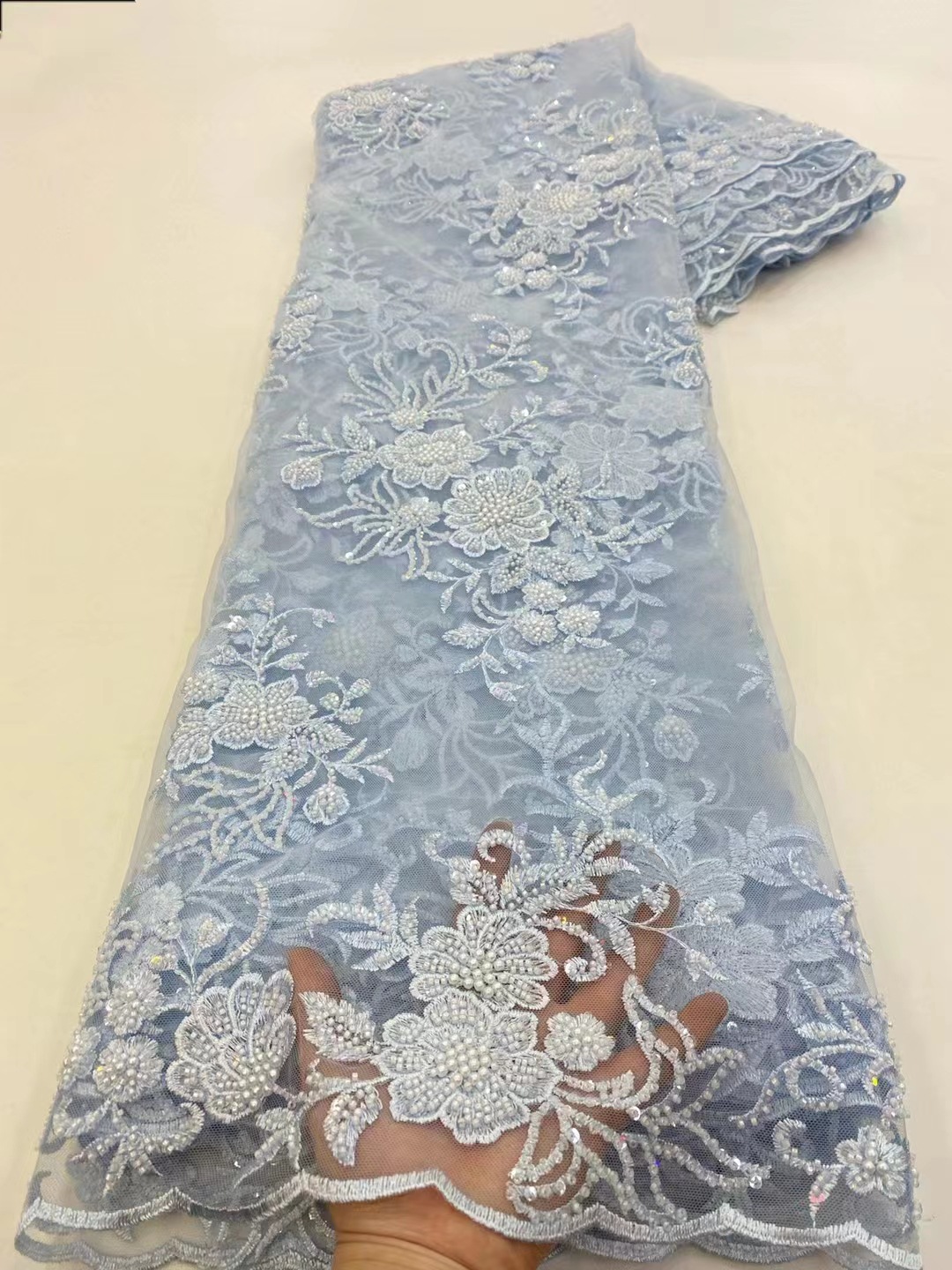 Tela de encaje bordado tridimensional posicionamiento de la flor tela de bordado de lentejuelas flor hecha a mano tubo de cuentas bordado de tela de malla JX3481
