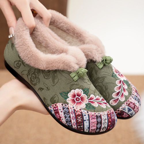 Winter Women's Shoes Large Size Embroidered Shoes Ethnic Style Old Cotton Shoes With Fleece And Thick Slip-On Elderly Shoes
