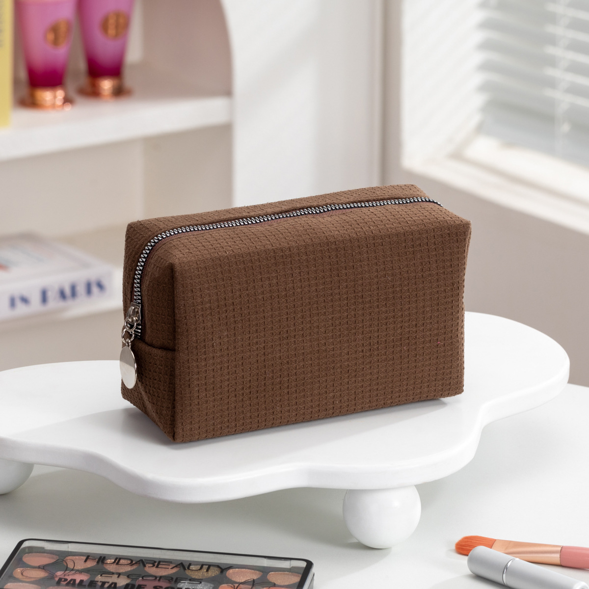 Fabricantes transfronterizos nuevos waffle bolsas de maquillaje de gran capacidad bolsas portátiles cuadradas de color sólido bolsas de lavado de viaje de damas image 11