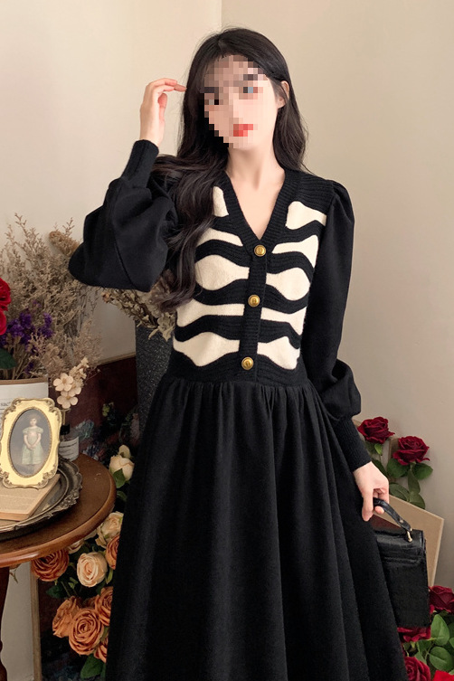 法式显瘦收腰假两件连衣裙女秋冬新款大码胖mm拼接洋气针织长裙子