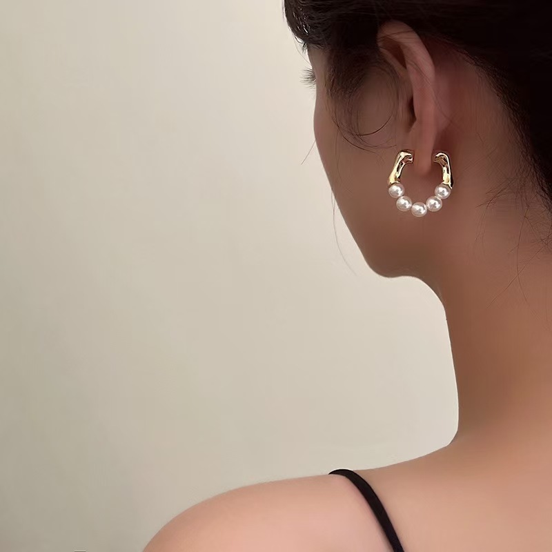16G labret stud size and finish detail