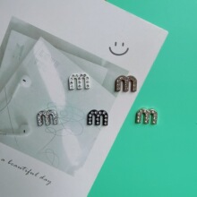 韩版小众带钻M配件手工DIY耳饰服装手机壳耳机壳数据线洞洞鞋材料