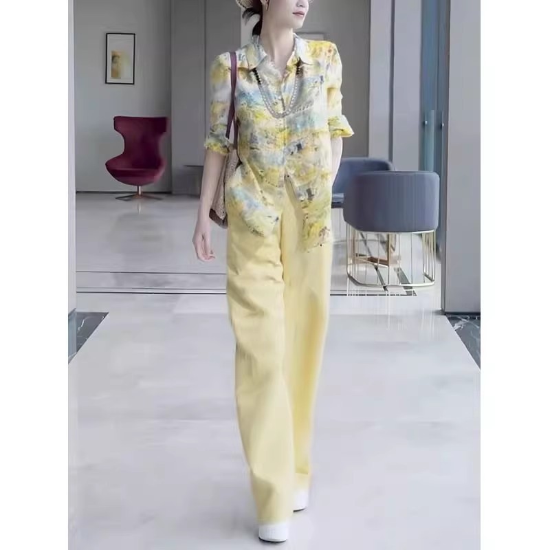 カウンターでootdのセット、イエローのプリントシャツ、スーツ、パンツ、高級婦人服、2025年新作夏を撤回|undefined