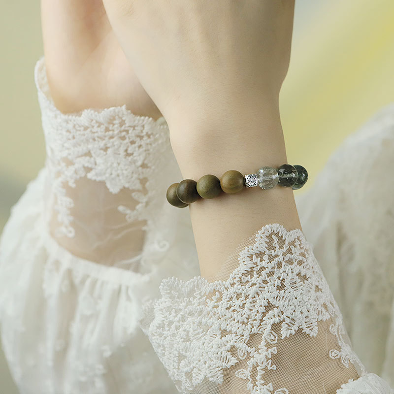Diseño original de madera de sándalo grieta de cristal cuentas pulsera temperamento retro pulsera de moda versátil alta sensación joyas de la mano