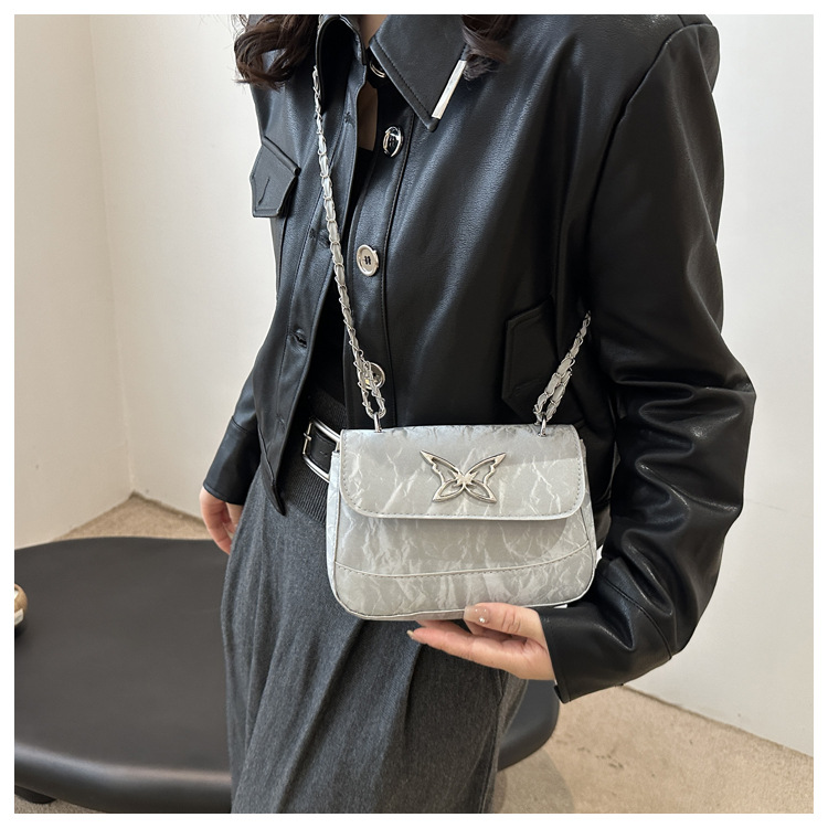 This is a trendy, casual, fashionable and simple crossbody bag for women with a niche design in the autumn of 2024 undefined