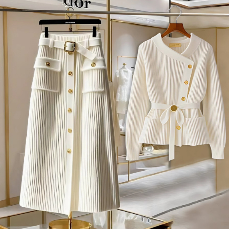 겨울 착용 작은 스타일의 흰색 스웨터 여성의 새로운 하이 엔드 느낌 외국 스타일의 연령 감소 스커트 세트