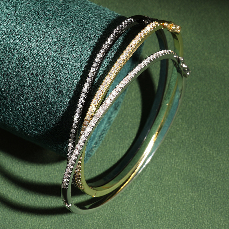 New Style Platinum-Plated Bracelet for Women with Aaa Zircon Diamonds, Simple Niche Design, High-End Feel, Open-Ended Jewelry for Women New Style Platinum-Plated Bracelet for Women with Aaa Zircon Diamonds, Simple Niche Design, High-End Feel, Open-Ended Jewelry for Women