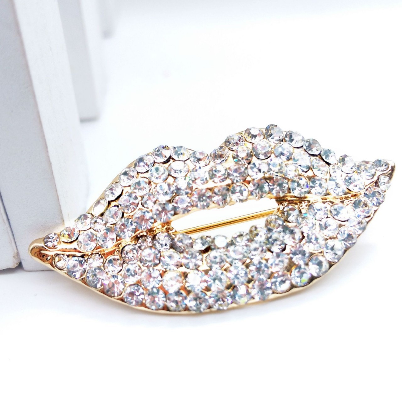 Broche elegante de gama alta de las mujeres nicho diseño suéter traje cardigan abrigo pin broche de diamantes incrustados