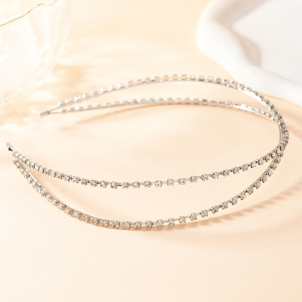 Coreano brillante cadena de garras de diamante cruzadas banda de cabello red roja con la misma moda agujero de cabeza banda de textura transfronteriza nueva joyería para el cabello