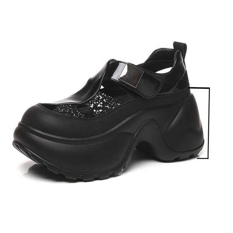 Versátil muffin hueco de fondo grueso aumentó la altura de las zapatillas de cabeza de verano 2026 nueva moda pequeña sandalias para mujeres