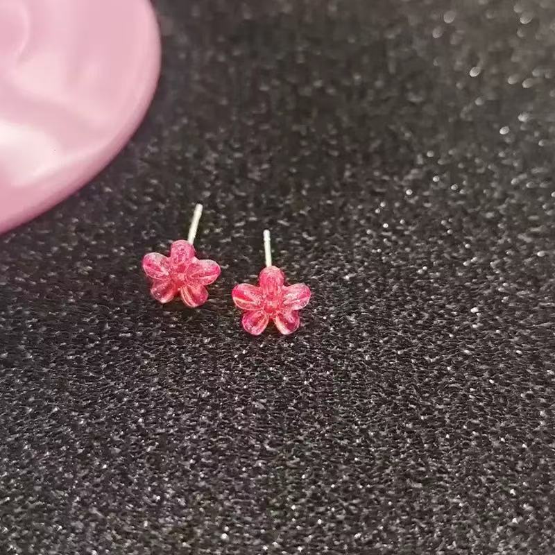 Super Fairy Gradiente Atmósfera Flores Pequeños Pendientes Moda femenina Temperamento Todo fósforo Sentido de alta gama Pendientes de primavera y verano Accesorios para orejas