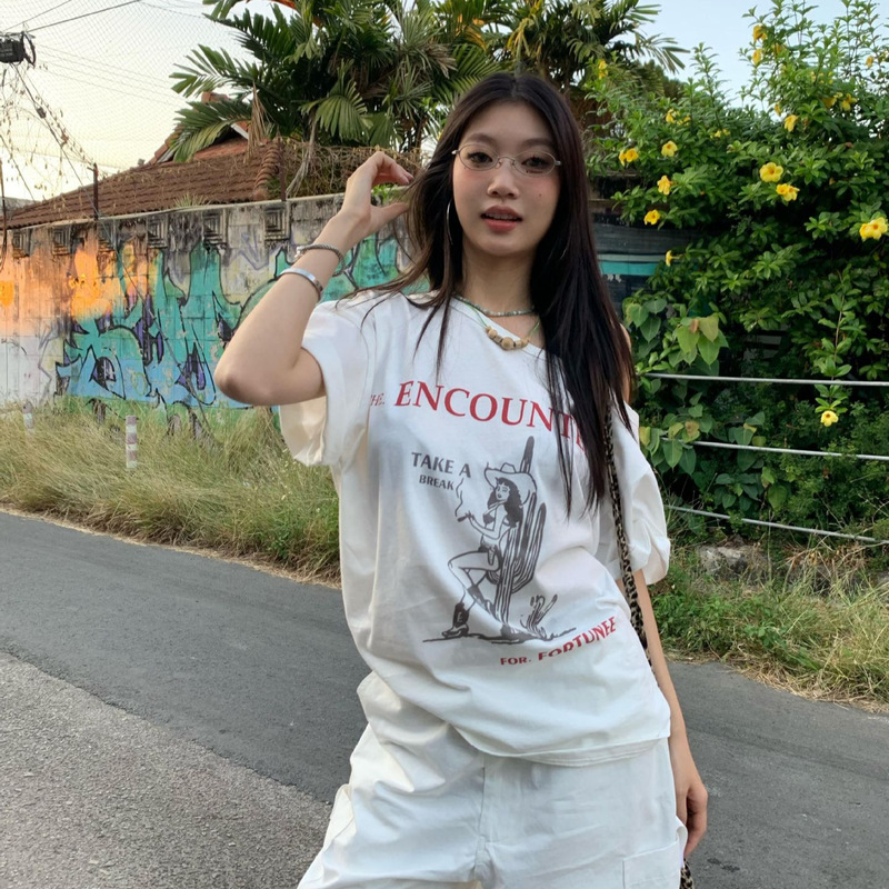 American Style Hot Girl Anime Print Off-line Collar White T-shirt Women's Summer New Slim-fit Off-shoulder Loose All-match Top American Style Hot Girl Anime Print Off-line Collar White T-shirt Women's Summer New Slim-fit Off-shoulder Loose All-match Top