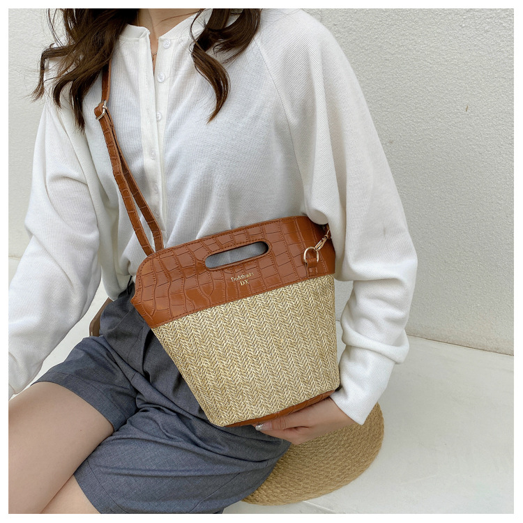 Korean Stitching Contrast Color Straw Portable Messenger Bucket Bag display picture 17