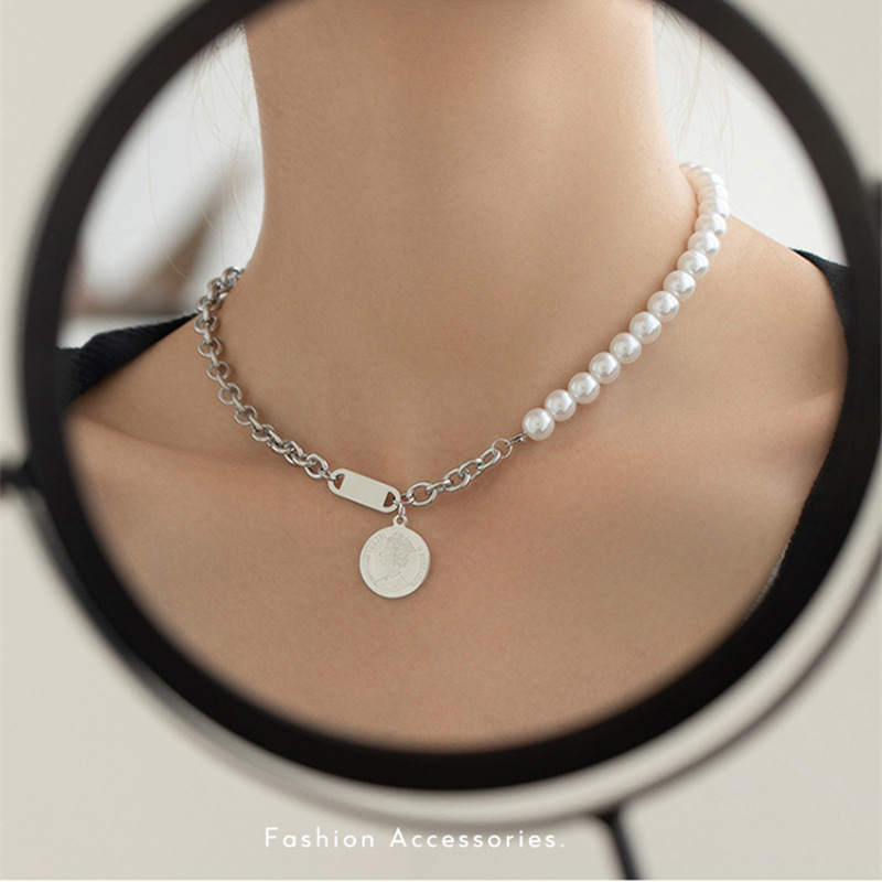 Light Luxury Design Pearl Stitching Necklace Hip-hop Niche Collarbone Chain display picture 4