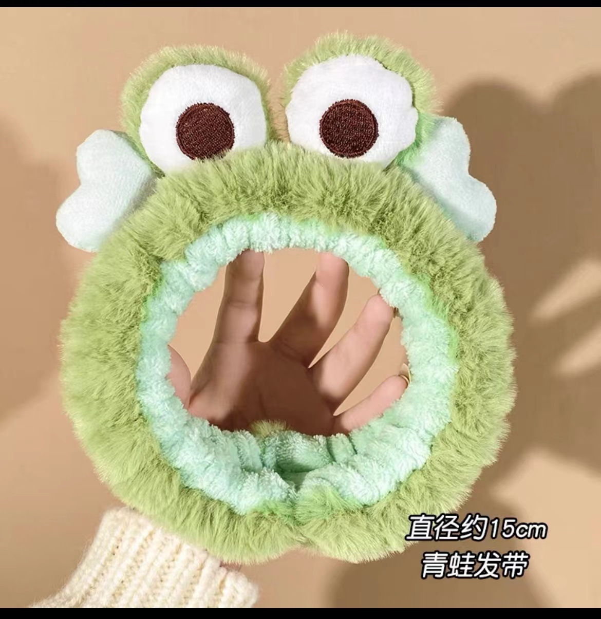 Diadema de felpa de dibujos animados de otoño e invierno, diadema de amor de ojos de rana verde, oso de fresa, accesorios para el cabello a juego, muñequera al por mayor