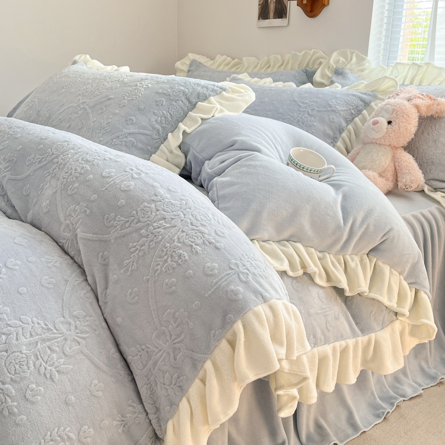 秋冬のお姫様風彫刻ミルクのベッドの上の4点セットのサンゴのベルベットのベッドの両面のベルベットの布団カバーとベルベットのシーツ