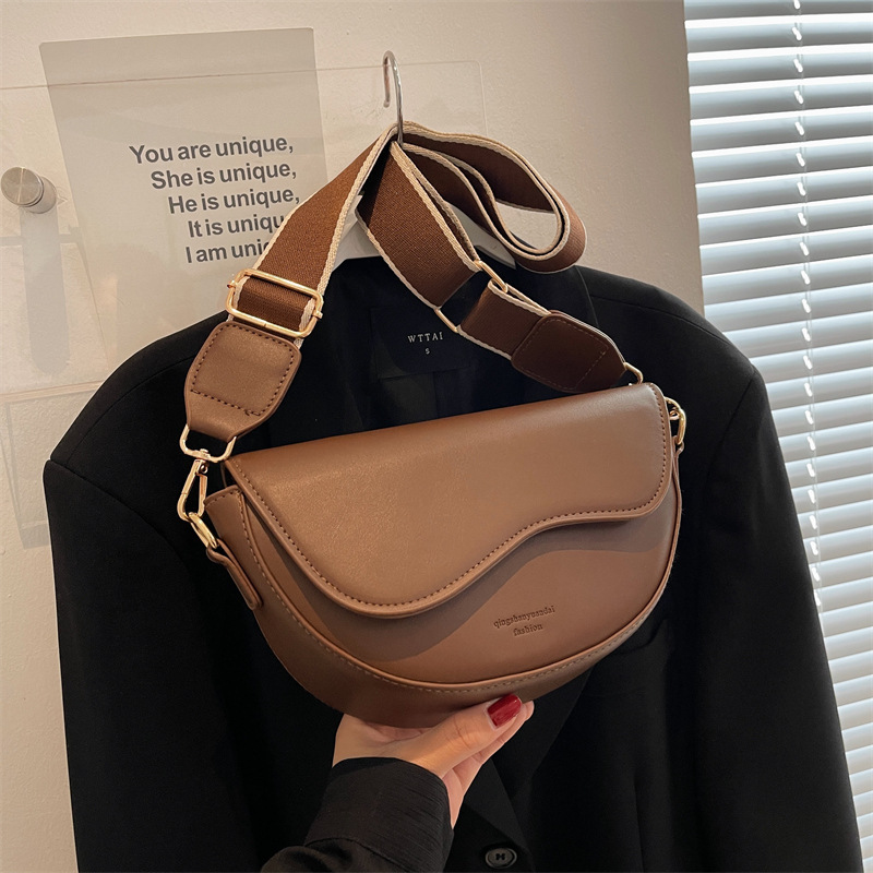 Small Bag 2023 New Fashion Summer Versatile Ins Popular Fashion Wide  Shoulder Strap Women's Handheld One Shoulder Crossbody Bag