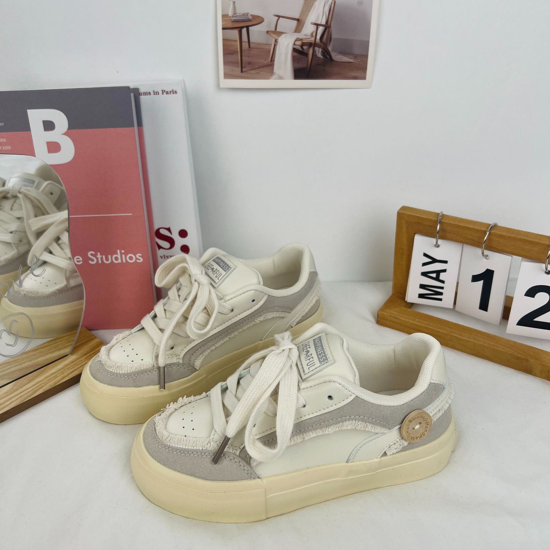 Zapatos de lona de borla versátil estilo coreano para mujeres 2024 primavera nuevo estudiante plano de moda estilo universitario japonés zapatos blancos para mujeres