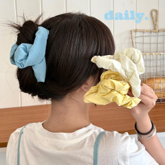 女の子用のクリームプリーツハイエンド大型グラブクリップ、後頭部に多用途なサメクリップ、夏の気質のヘアアクセサリー