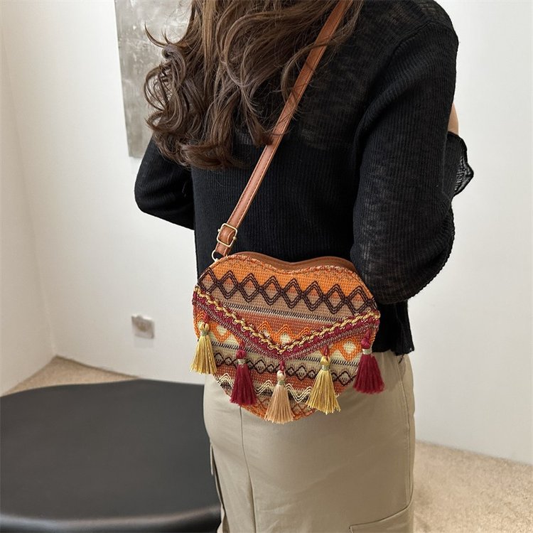 Mayorista bolsos de estilo nacional de mujer 2024 moda nueva mochila en forma de corazón bolsos de hombro bohemios transfronterizos