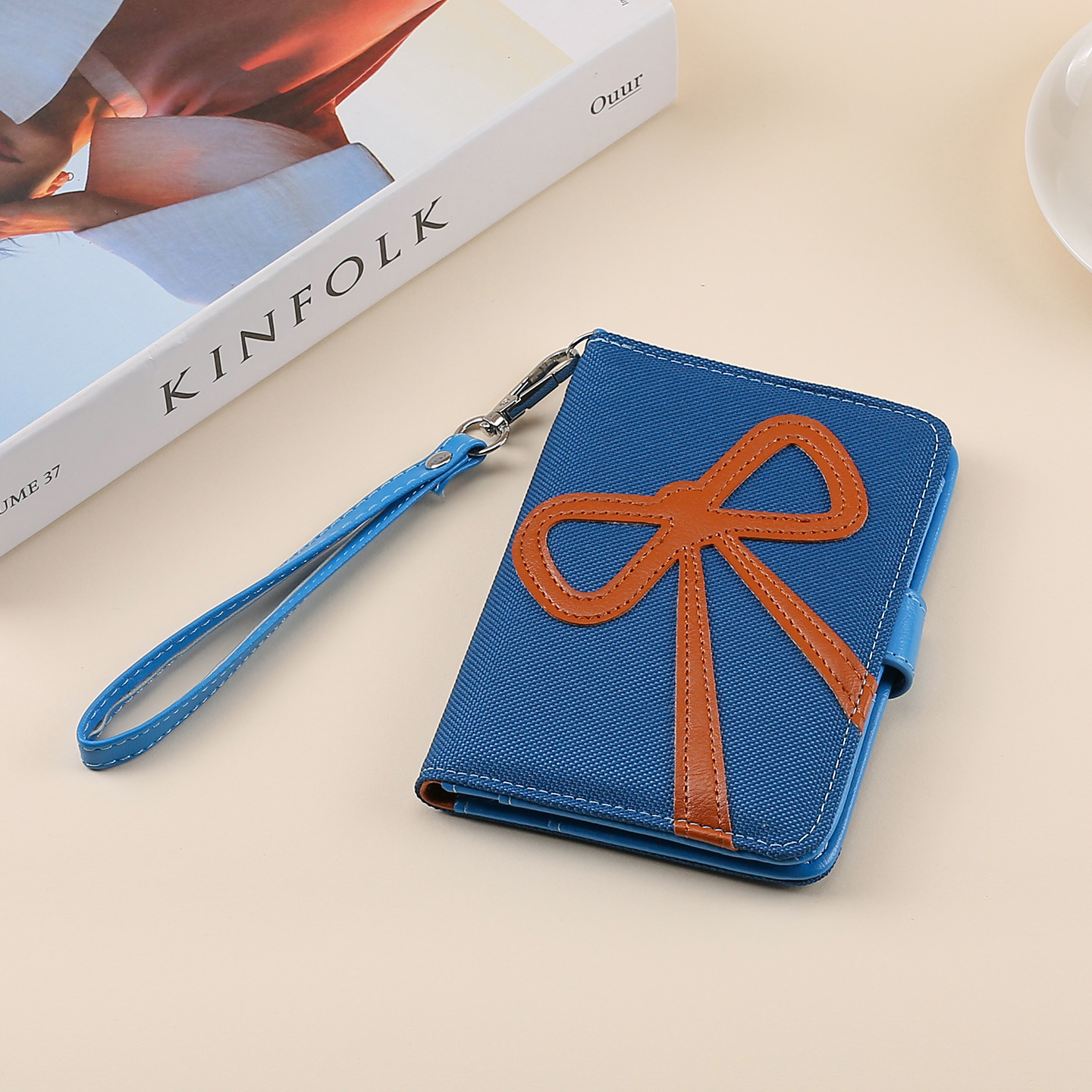 Corazón rosa de niña arco corteza pasaporte clipins tarjeta bancaria de alto valor pasaporte certificado de almacenamiento cubierta