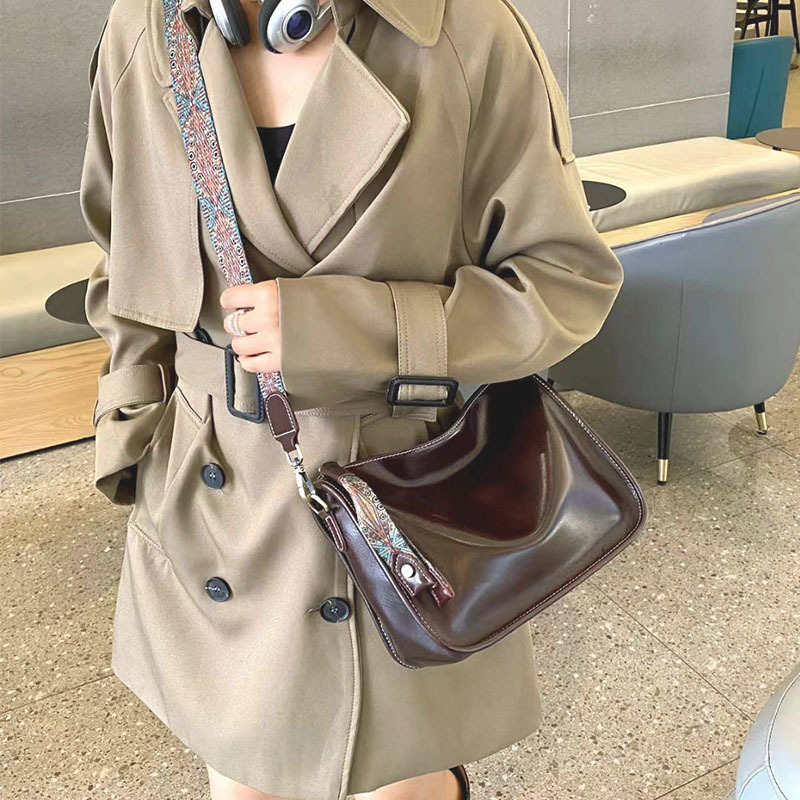 真皮腋下包女2023新款大容量通勤百搭軟皮寬帶復古休閒單肩斜挎包