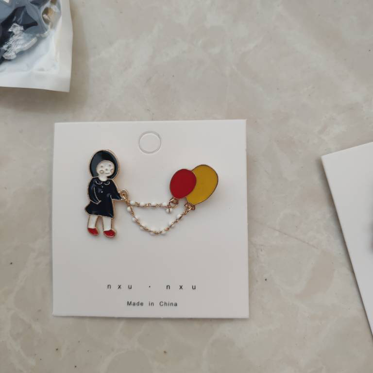 Dibujos animados lindo estilo japonés aceite goteo broche ins personalidad de moda escote femenino insignia pin accesorios nicho medalla decorativa