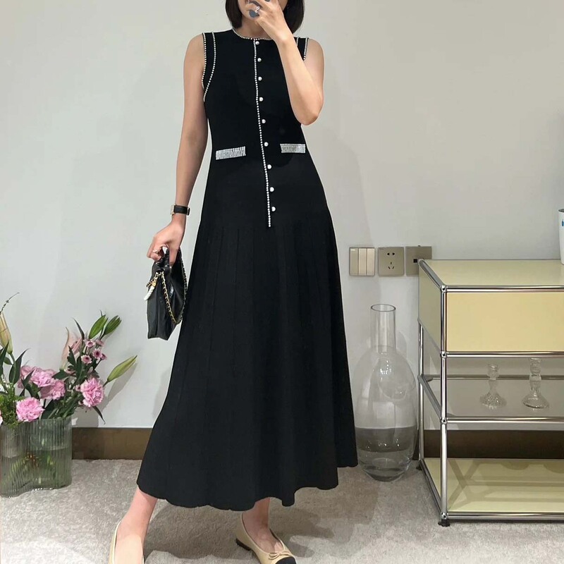 S family 2024 early spring new French socialite contrast color pearl sleeveless black long knitted dress women S family 2024 early spring new French socialite contrast color pearl sleeveless black long knitted dress women