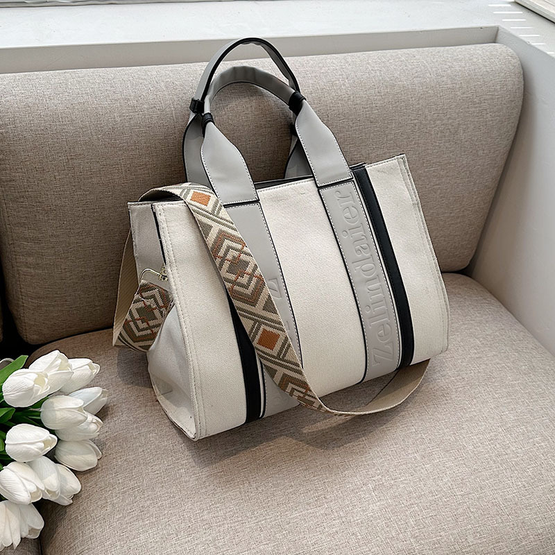 Bolso tote de lona de nuevo estilo con bloques de color, de gran capacidad para mujer, bolso cruzado de moda transfronteriza con sensación de alta gama para el trabajo y el transporte diario.