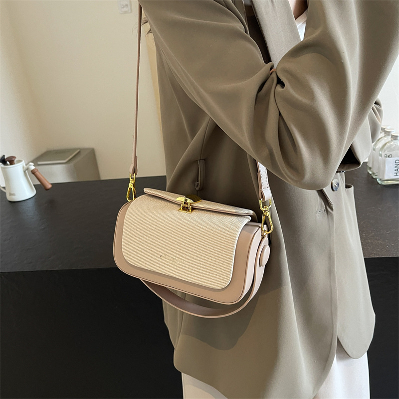 Bolso cuadrado pequeño de alta gama de moda transfronteriza para mujer 2025 nueva tendencia textura simple bolso versátil bolso de hombro único bandolera.