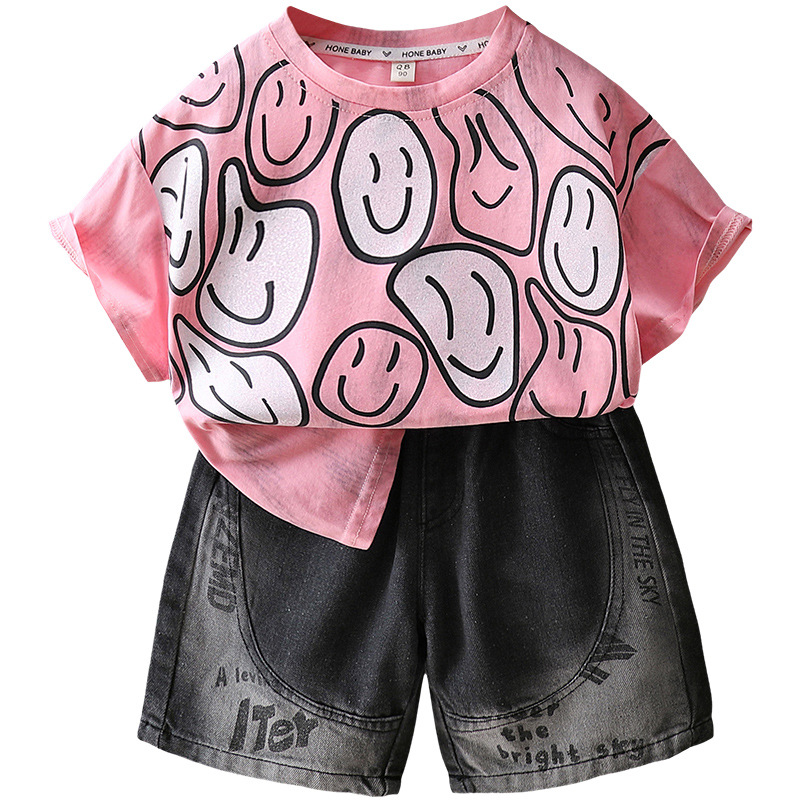 7282 Traje de camiseta sonriente para niños Traje de verano de manga corta para niños guapos y guapos 2025 nuevo traje de verano de dos piezas de la calle frita de verano