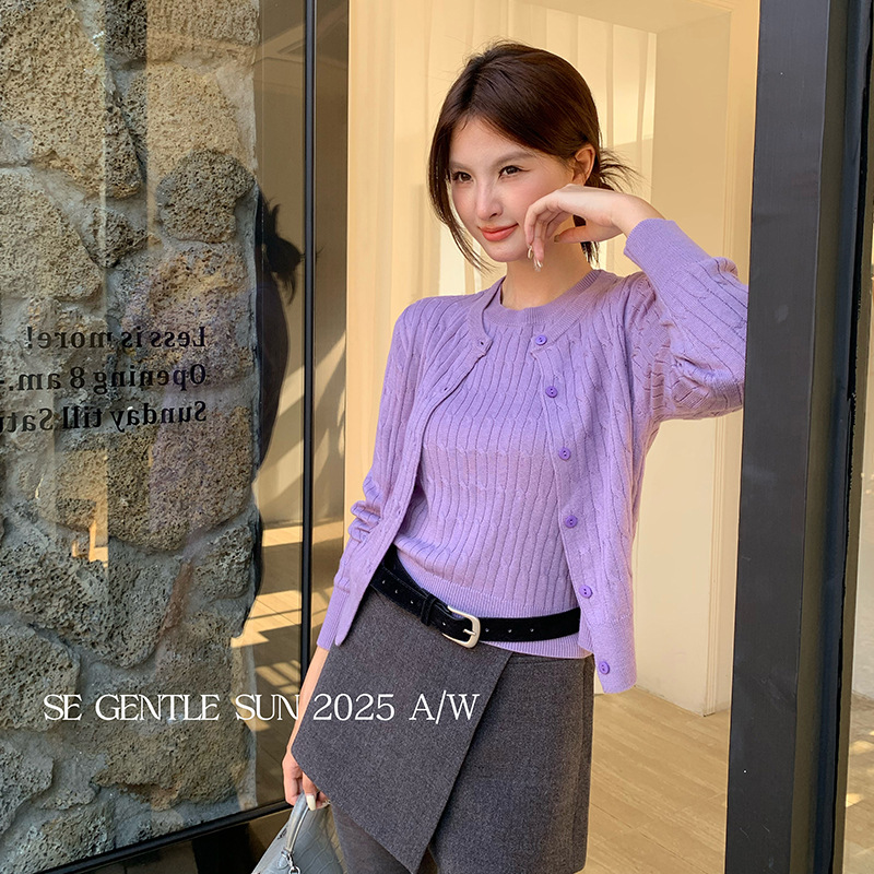 秀熙熙2025秋白标纯色羊毛针织吊带背心毛衣外套两件套装女25513