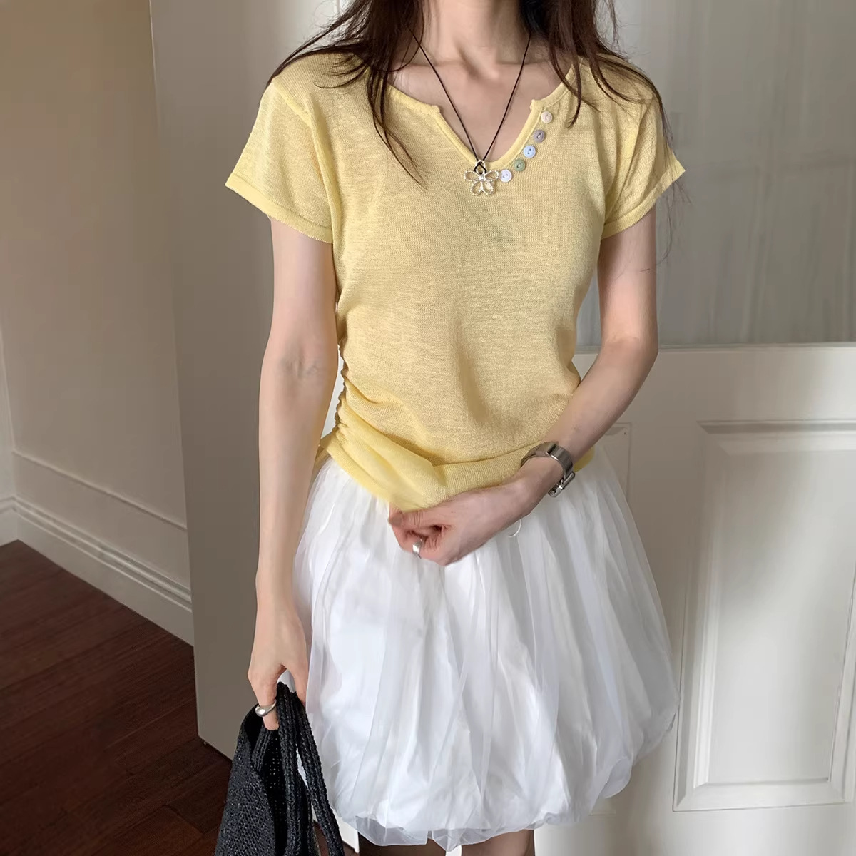 薇颂广州十三行韩系设计感小众收腰短袖针织衫女夏季新款休闲上衣
