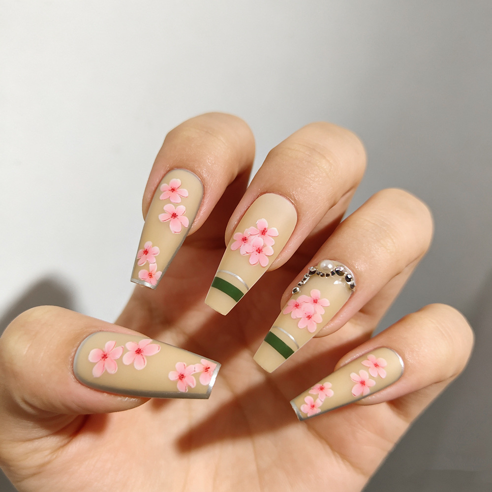 Primavera y verano flores de cerezo tridimensionales cadena de perforación de uñas comercio exterior mate blanqueamiento de uñas 24 piezas parches de uñas al por mayor