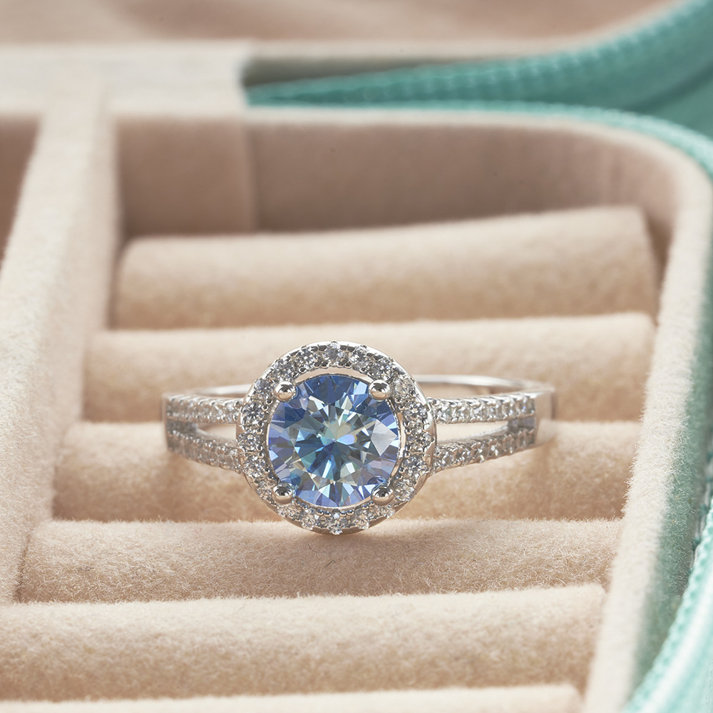 1 quilates de anillo de piedra de moissanita azul de plata esterlina en vivo para mujeres diamantes ligeros anillo de lujo europeo y americano