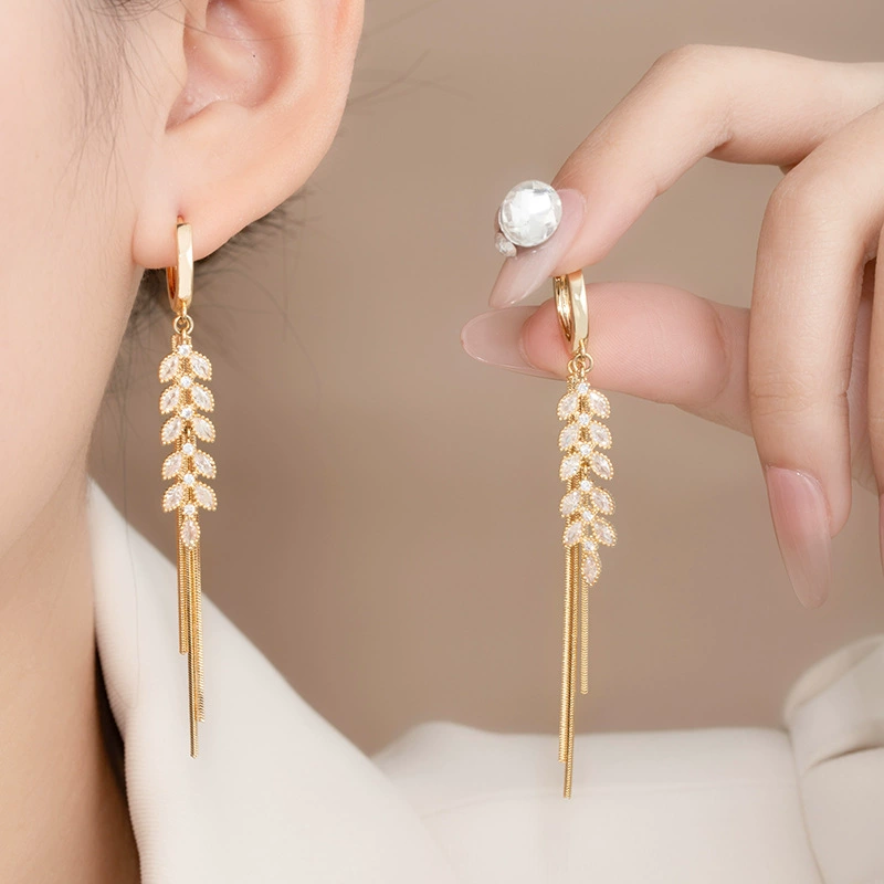 Серьги (YIPIN YIYA) 925 серебряные сережки-крючки с золотым покрытием, закрученный дизайн, легкие 0.01 кг