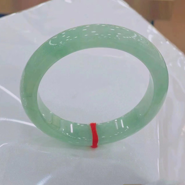 Vòng tay ngọc bích tự nhiên cấp A màu xanh lá cây băng đá – kiểu Hoàng gia chi tiết 5