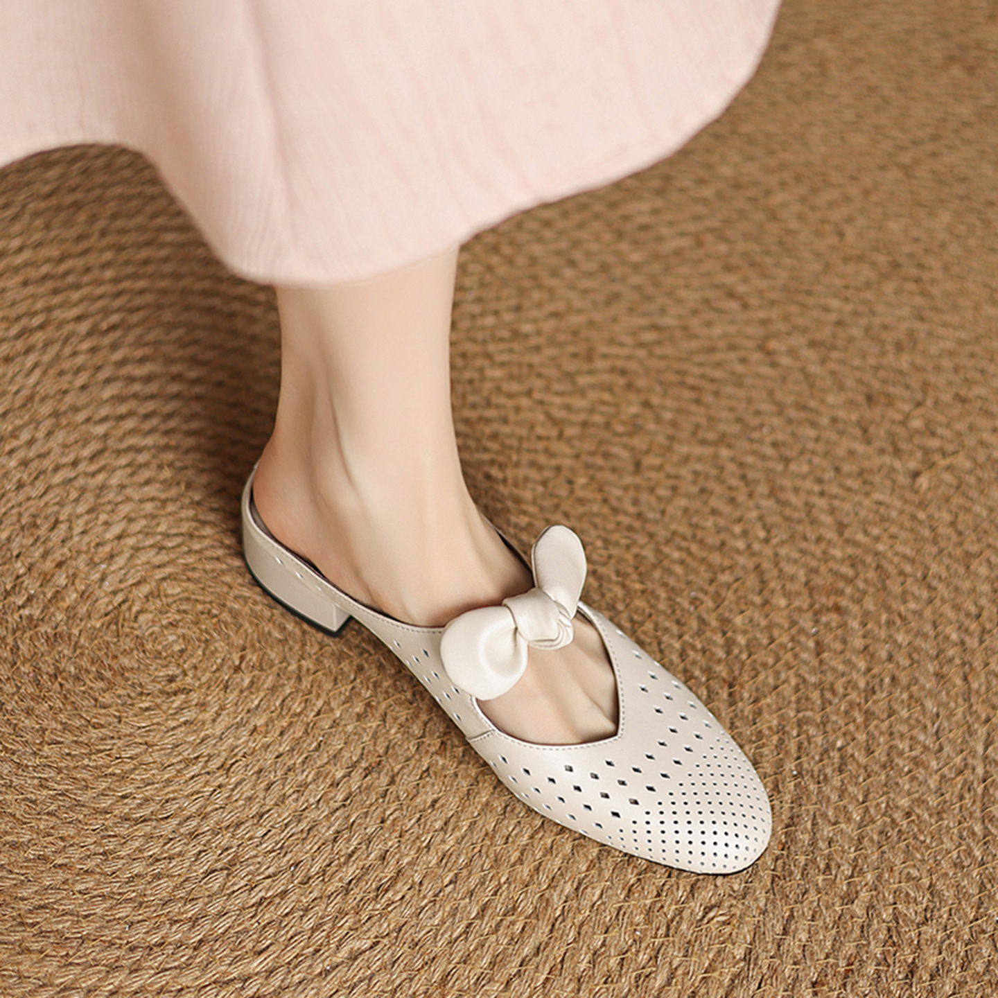 Dép sandal nữ da bò đục lỗ mũi kín quai hậu gót thấp — Màu hồng chi tiết 13