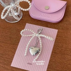 韓系insの新型の甘い妹の真珠の蝶結びの銀の愛のペンダントのキーホルダーはブルートゥースのイヤホンのペンダントを掛けます。