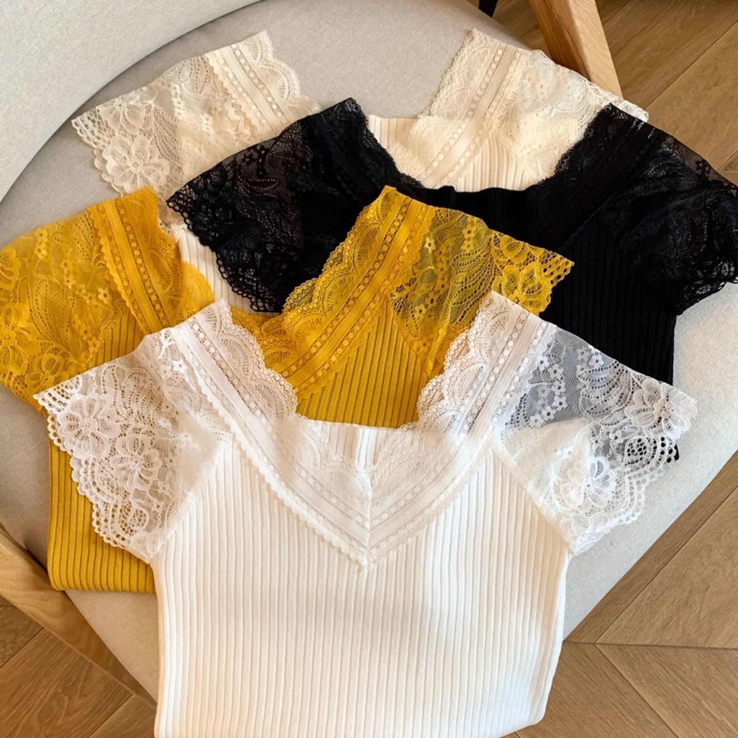 杏色蕾丝拼接V领花边短袖针织衫T恤女装夏季新款气质修身内搭上衣