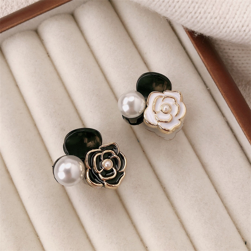 Camellia simple perla pequeña pinza de agarre lateral pinza de cabello detrás de la cabeza sensación de alto nivel pinza de cabello frangeo pinza de cabello tocado