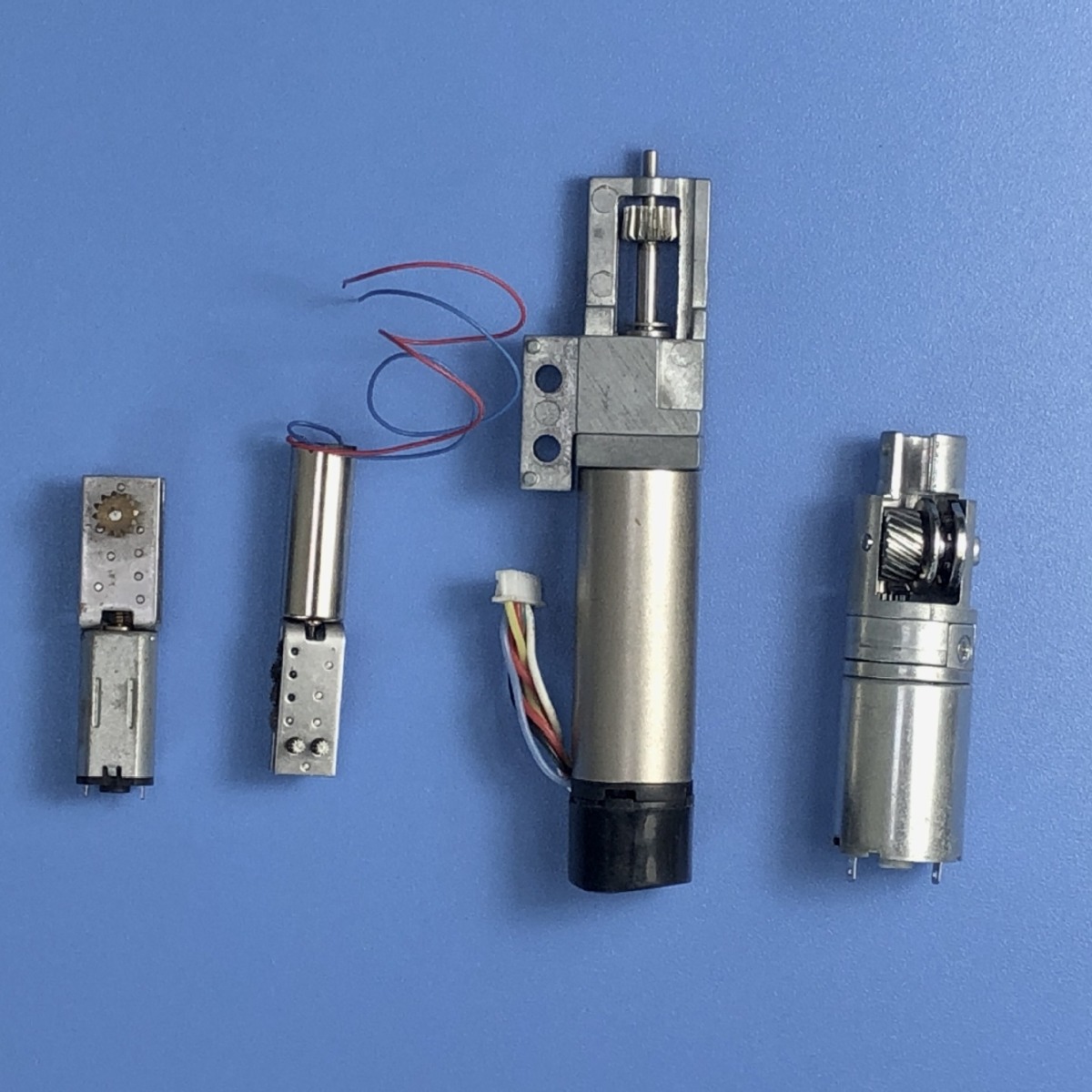 研发生产齿轮箱    差速器齿轮箱     行星齿轮箱   金属齿轮箱