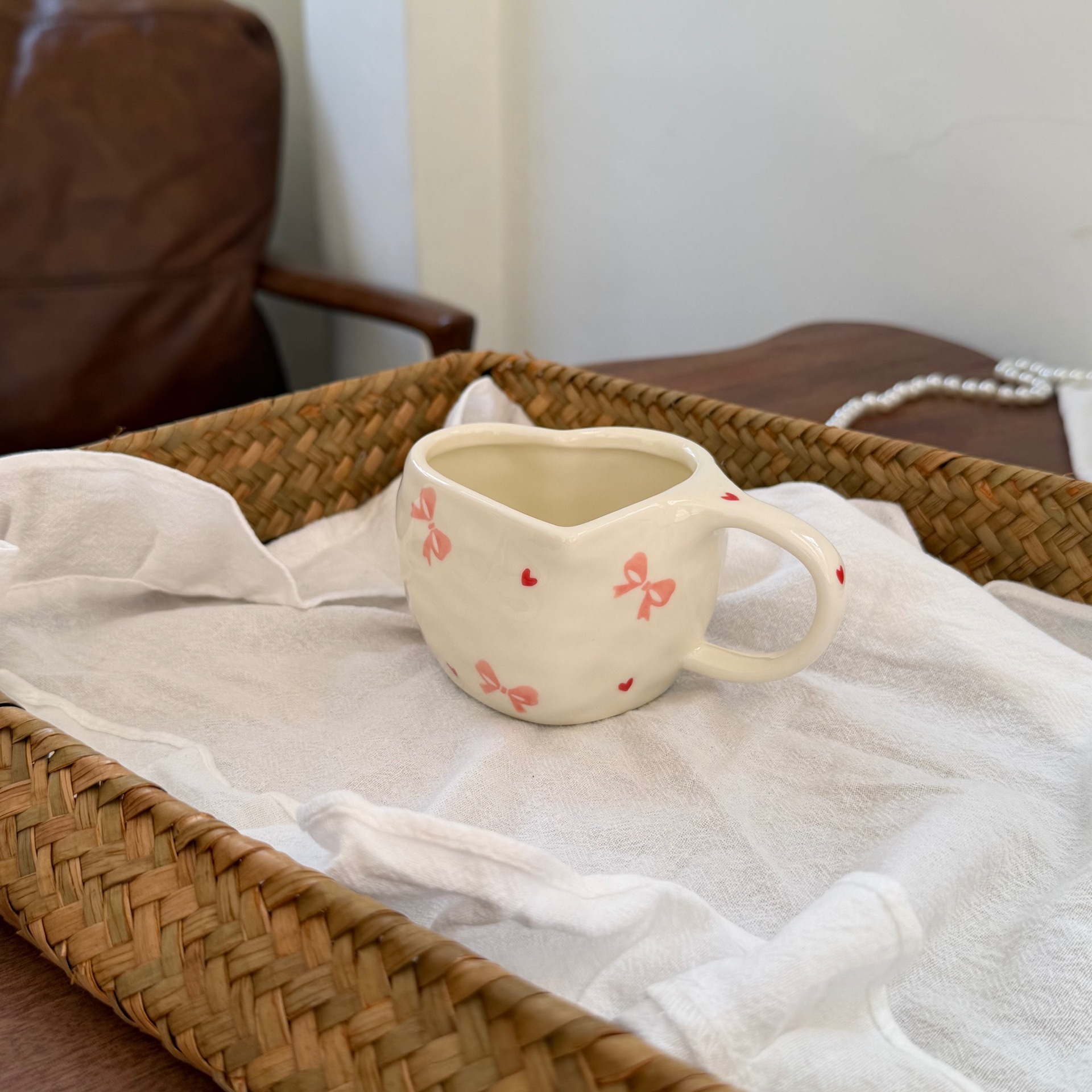Estilo coreano inswind pintado a mano amor cerámica tazas y platos mano empujada irregular taza de café en forma de corazón plato de mesa de la tarde plato de taza