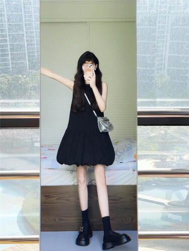 Hepburn-style black sleeveless dress for children, summer 2025, petite French elegance, bell-shaped short skirt