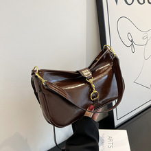 腋下包新款感鲨鱼夹锁扣复古女士法棍包时尚百搭邮差包斜挎包