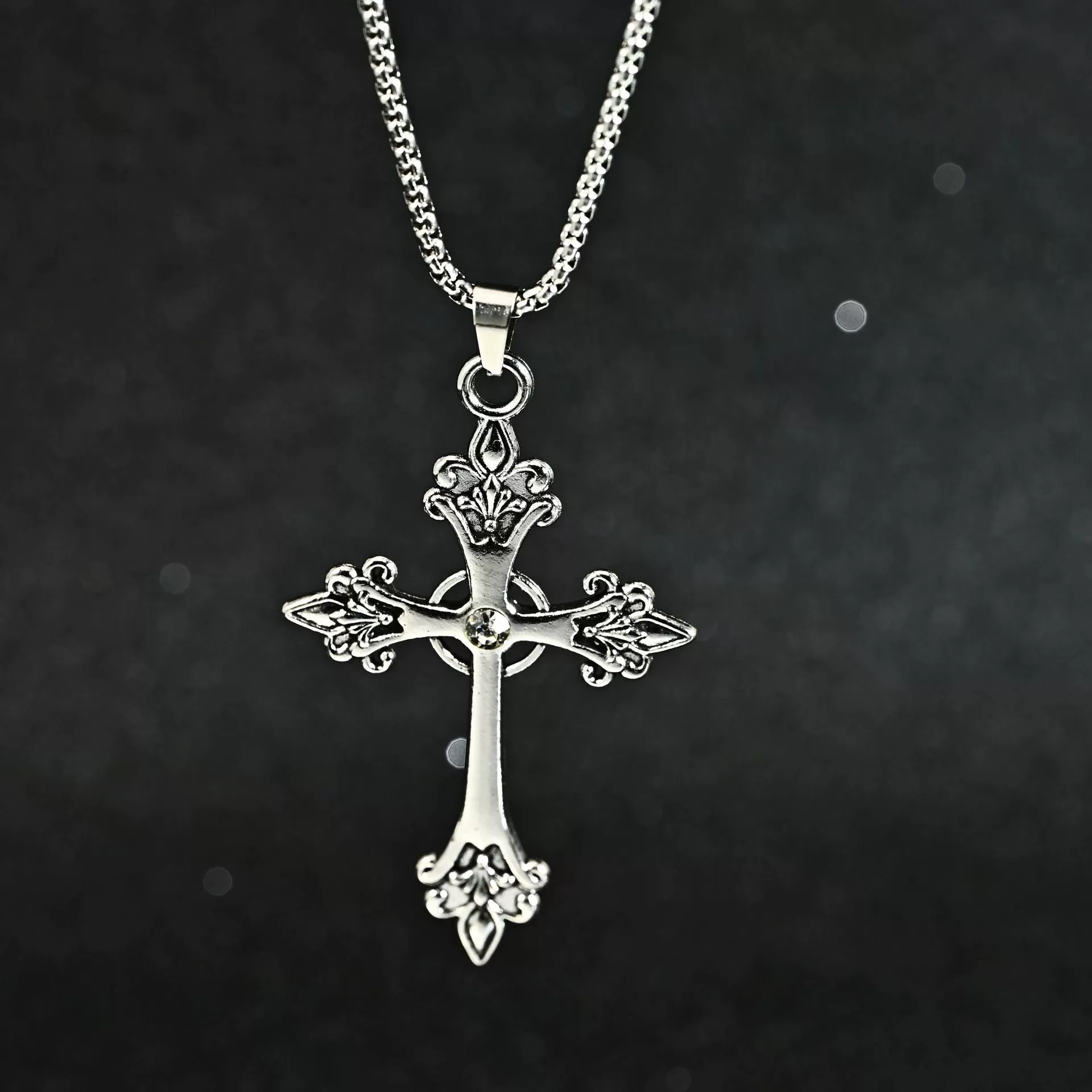 Американо-европейский ретро минималистичный ромбовидный крест кулон ожерелье Корейская версия прохладный темперамент холодный ветер крест ожерелье украшения