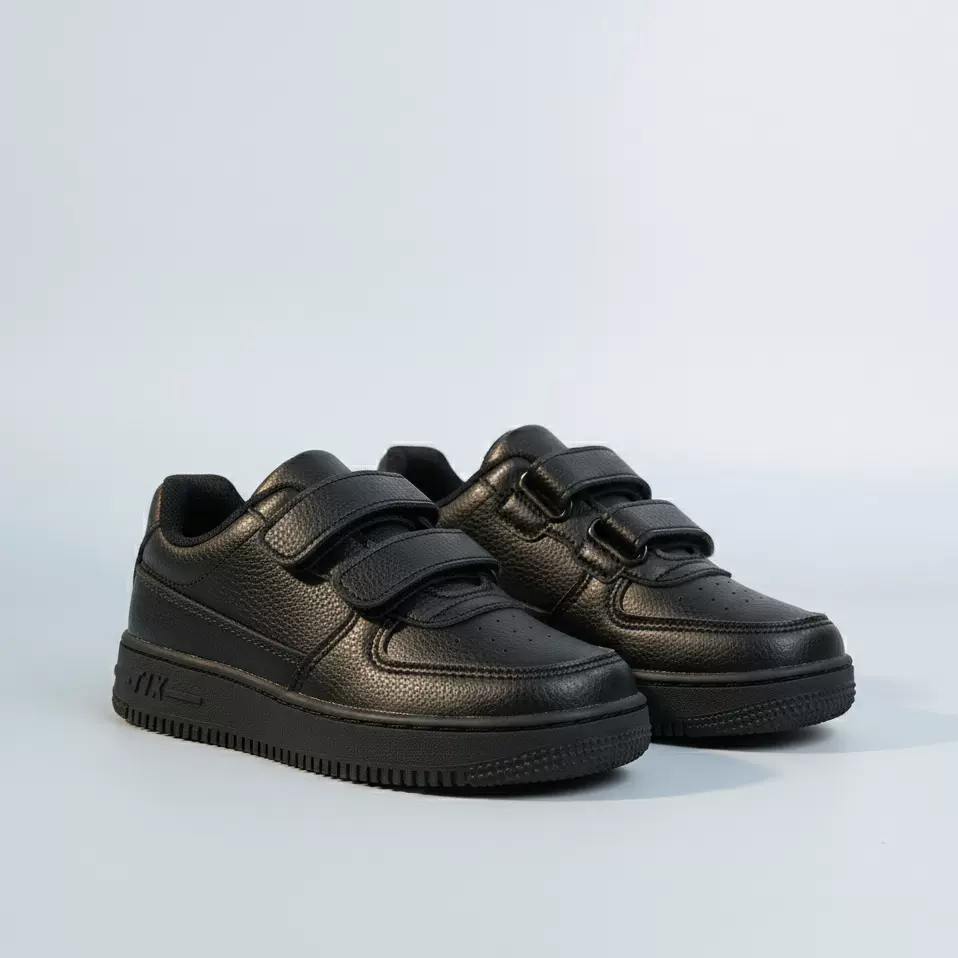 儿童皮鞋2026经典荔枝纹皮面黑色板鞋低帮轻便魔术贴校园运动鞋