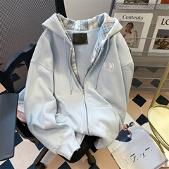 アメリカのレトロな格子をつなぎ合わせて帽子とカジュアルなパーカーを作ります。